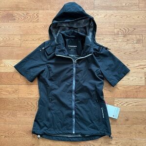 Sunice NWT size XS Women's Amber Short-Sleeve Water-Repellent Hooded Wind Jacket